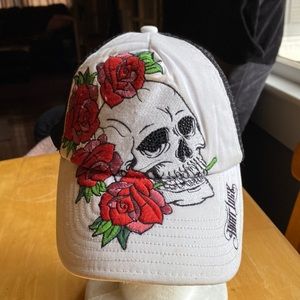 Hart Luck One Size Adjustable SnapBack  Skull With Roses Cap/Hat Black/White